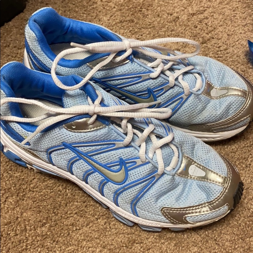NIKE AIR TRI D SNEAKERS